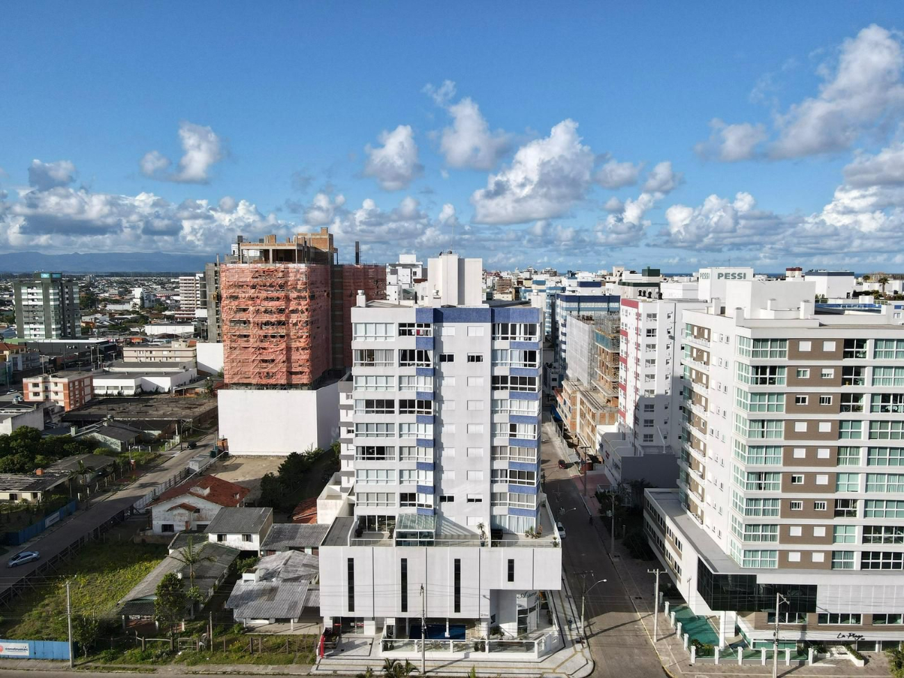 https://broker.diegobauerimoveis.com.br/condominios/19/17771e21554b2668597a76a7ce18a6ad.jpg